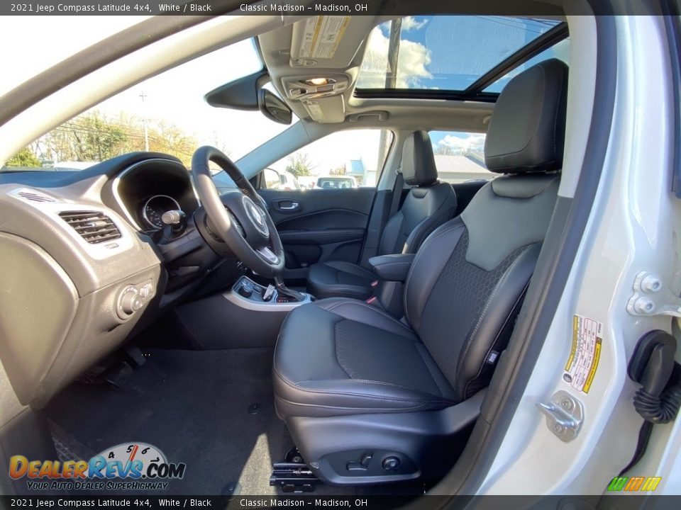 2021 Jeep Compass Latitude 4x4 White / Black Photo #2
