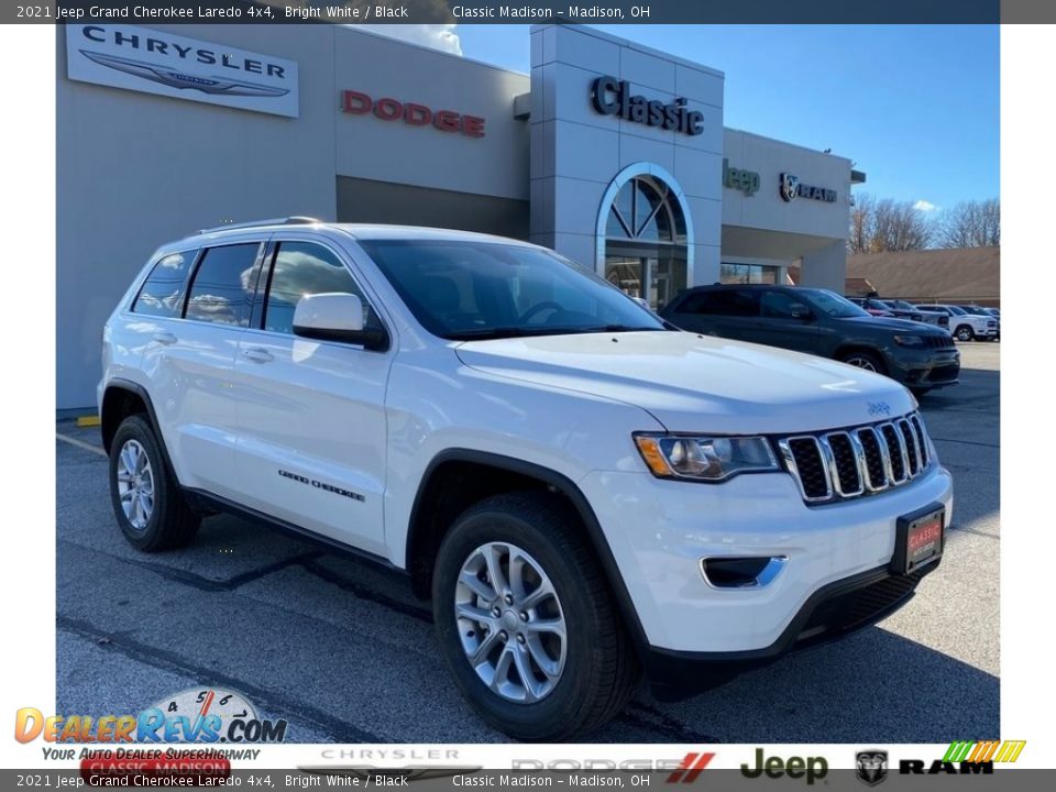 2021 Jeep Grand Cherokee Laredo 4x4 Bright White / Black Photo #1