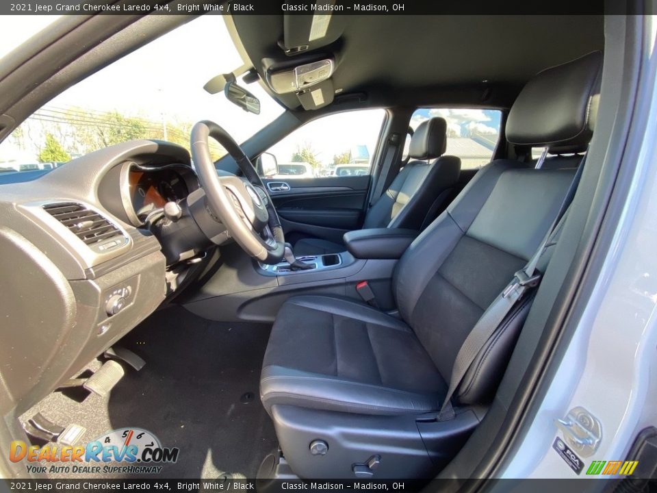 2021 Jeep Grand Cherokee Laredo 4x4 Bright White / Black Photo #2