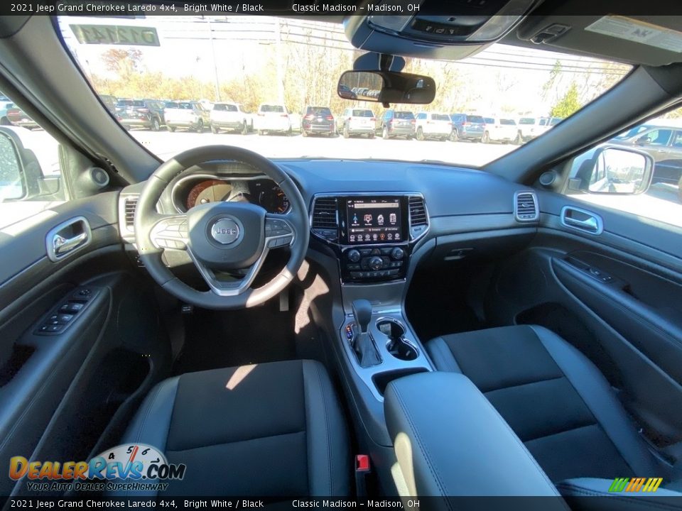 2021 Jeep Grand Cherokee Laredo 4x4 Bright White / Black Photo #4