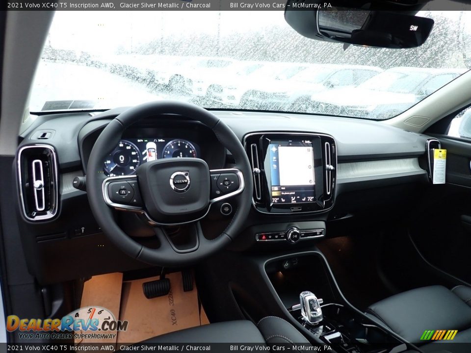 Dashboard of 2021 Volvo XC40 T5 Inscription AWD Photo #9