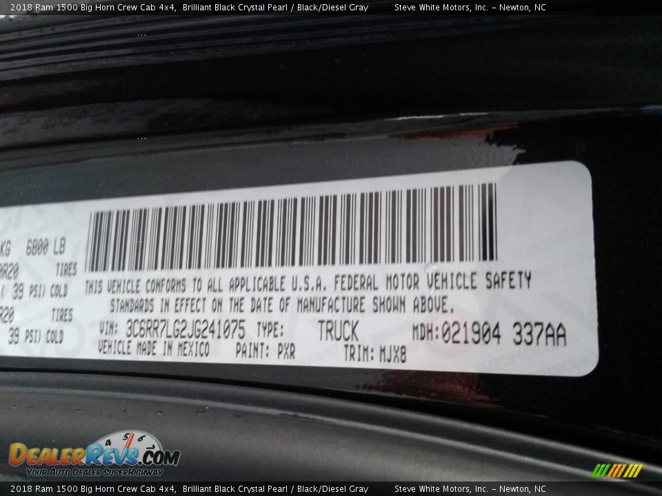 2018 Ram 1500 Big Horn Crew Cab 4x4 Brilliant Black Crystal Pearl / Black/Diesel Gray Photo #32