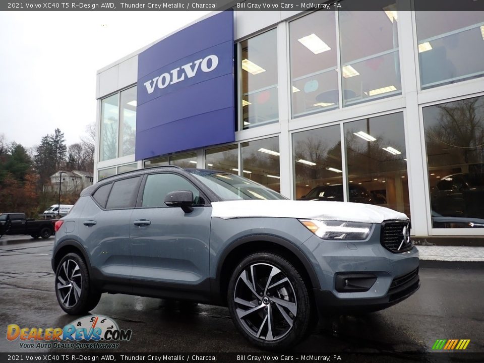 Front 3/4 View of 2021 Volvo XC40 T5 R-Design AWD Photo #1