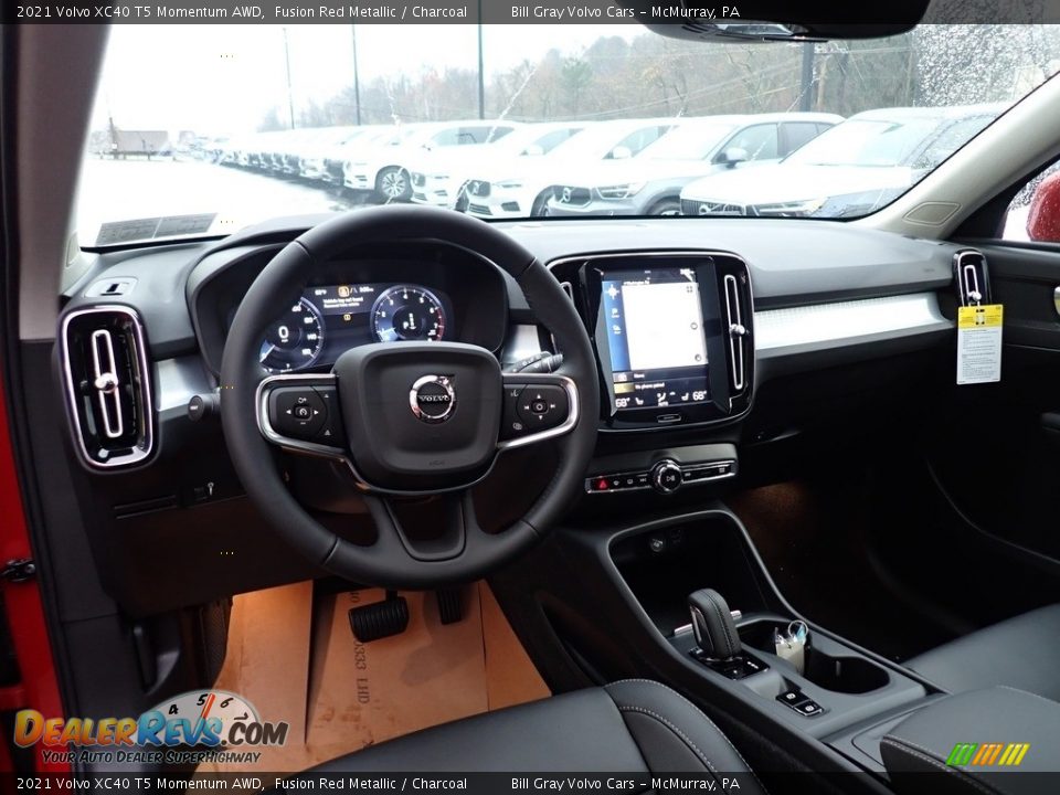 Dashboard of 2021 Volvo XC40 T5 Momentum AWD Photo #9