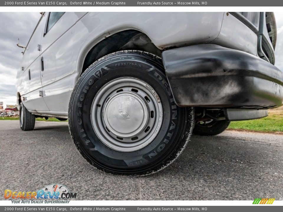 2000 Ford E Series Van E150 Cargo Oxford White / Medium Graphite Photo #2