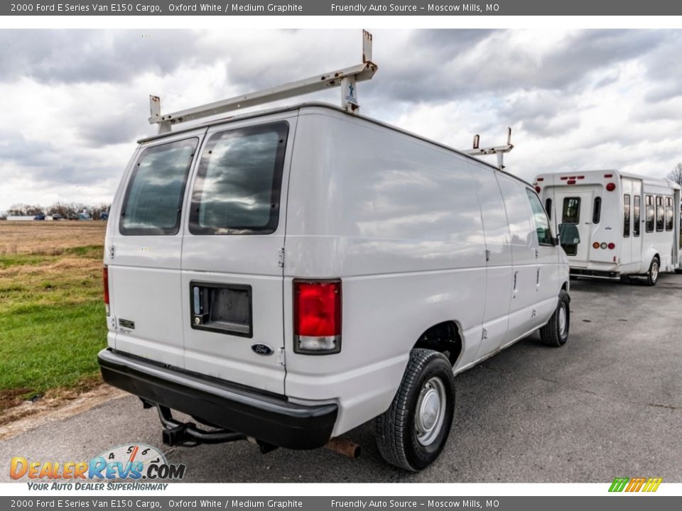 2000 Ford E Series Van E150 Cargo Oxford White / Medium Graphite Photo #4