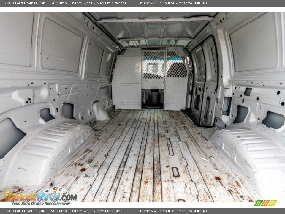 2000 Ford E Series Van E150 Cargo Oxford White / Medium Graphite Photo #24