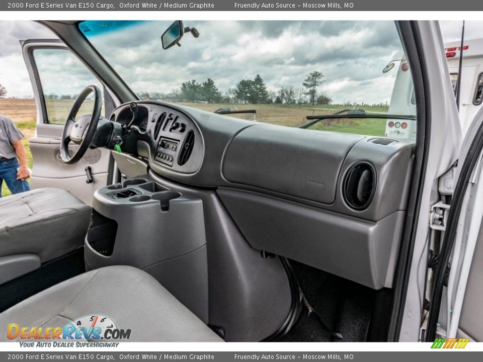 2000 Ford E Series Van E150 Cargo Oxford White / Medium Graphite Photo #27