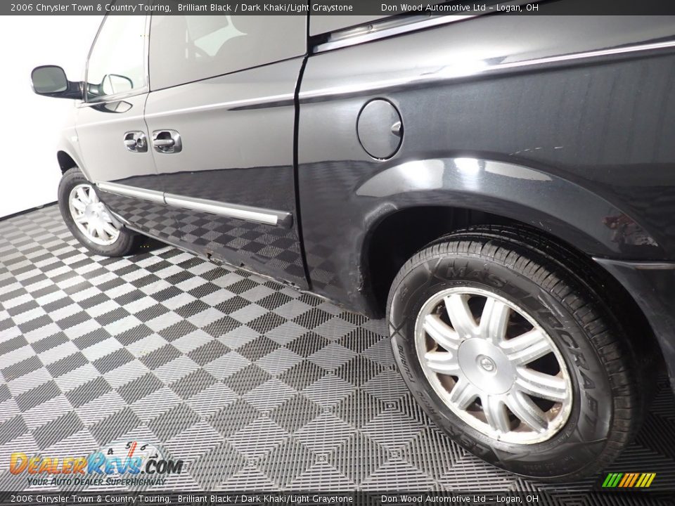 2006 Chrysler Town & Country Touring Brilliant Black / Dark Khaki/Light Graystone Photo #11