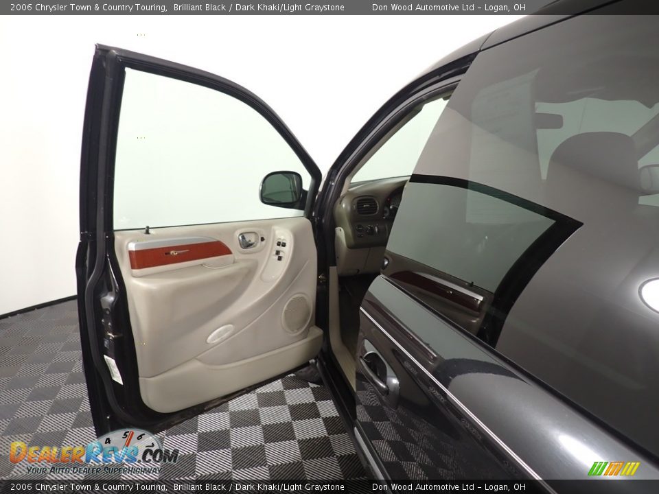 2006 Chrysler Town & Country Touring Brilliant Black / Dark Khaki/Light Graystone Photo #16