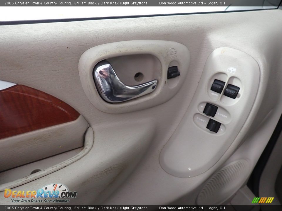2006 Chrysler Town & Country Touring Brilliant Black / Dark Khaki/Light Graystone Photo #17