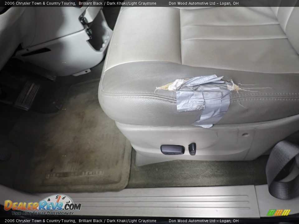 2006 Chrysler Town & Country Touring Brilliant Black / Dark Khaki/Light Graystone Photo #18