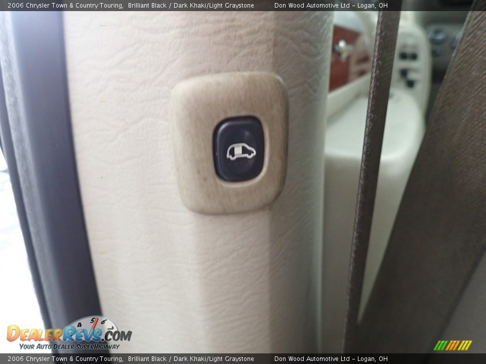 2006 Chrysler Town & Country Touring Brilliant Black / Dark Khaki/Light Graystone Photo #23