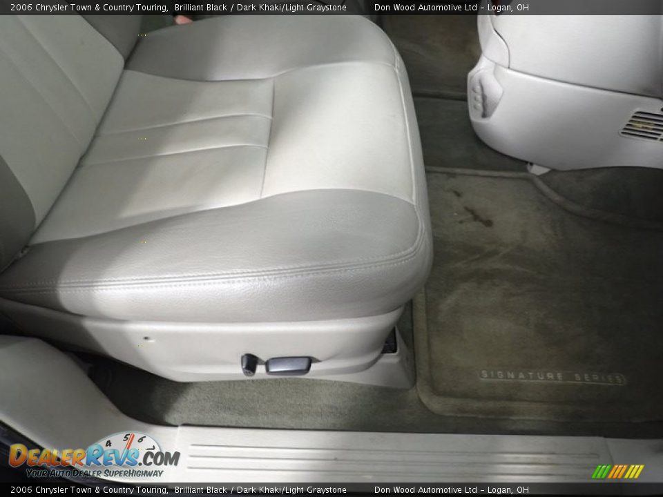 2006 Chrysler Town & Country Touring Brilliant Black / Dark Khaki/Light Graystone Photo #27