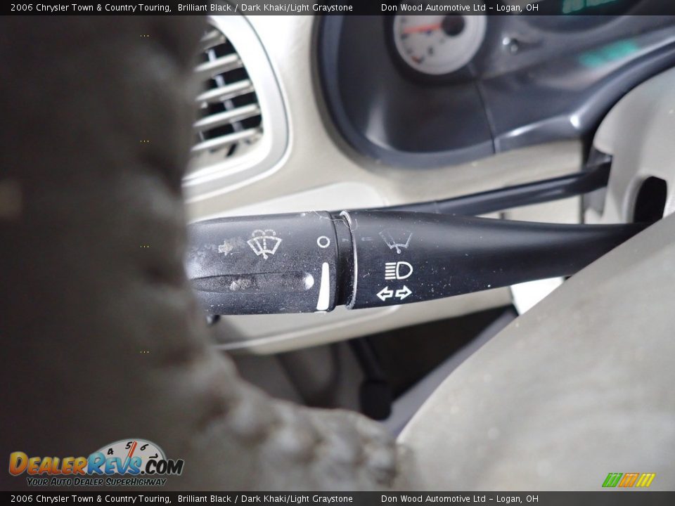 2006 Chrysler Town & Country Touring Brilliant Black / Dark Khaki/Light Graystone Photo #31