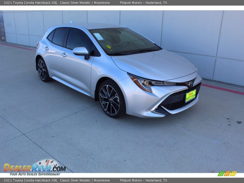 2021 Toyota Corolla Hatchback XSE Classic Silver Metallic / Moonstone Photo #2
