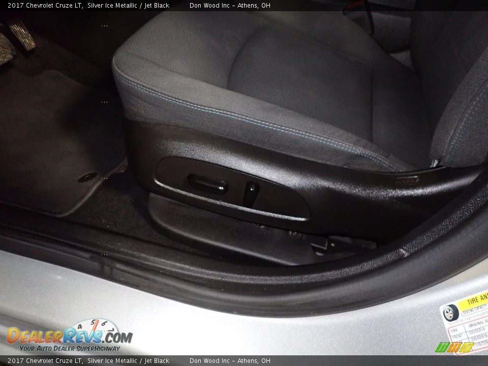 2017 Chevrolet Cruze LT Silver Ice Metallic / Jet Black Photo #18