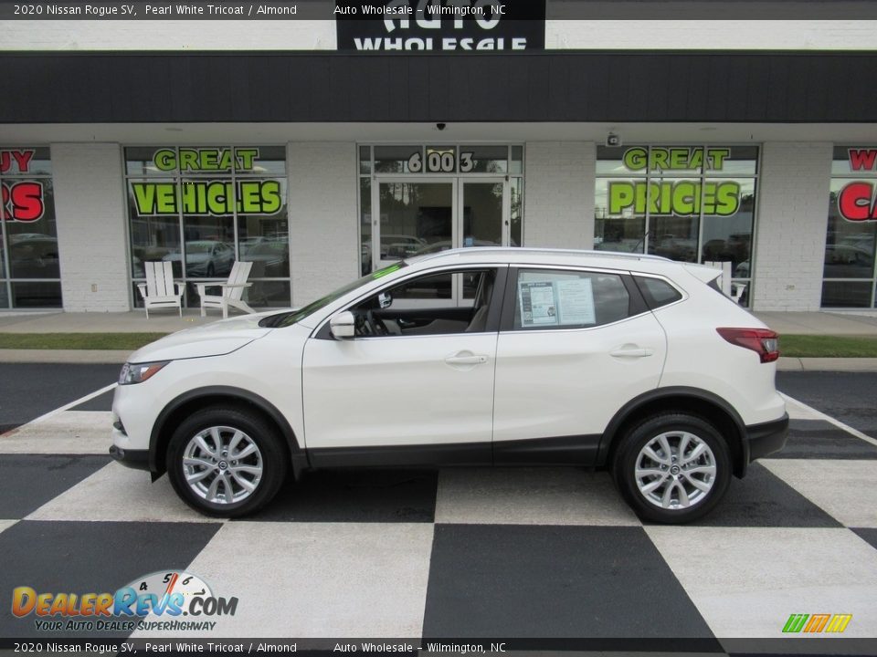 2020 Nissan Rogue SV Pearl White Tricoat / Almond Photo #1