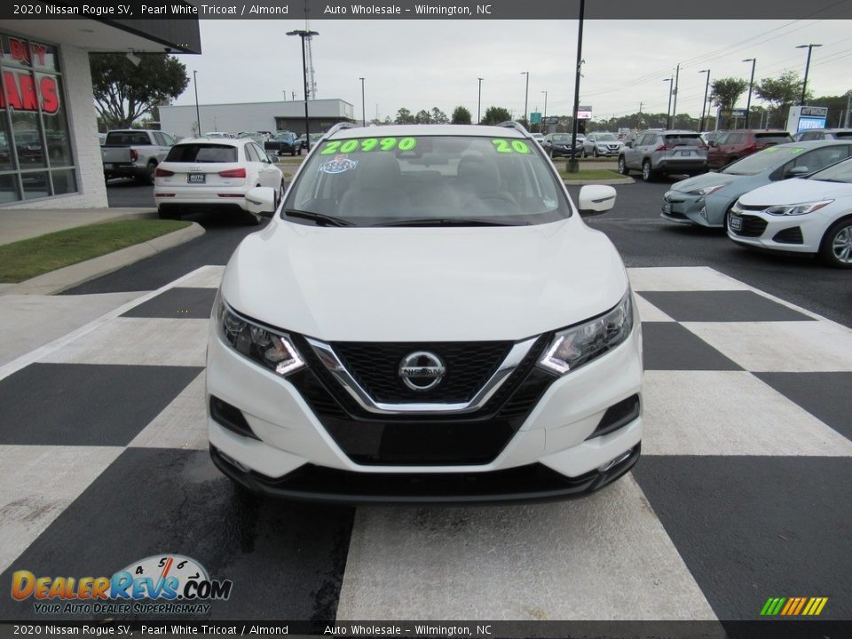 2020 Nissan Rogue SV Pearl White Tricoat / Almond Photo #2