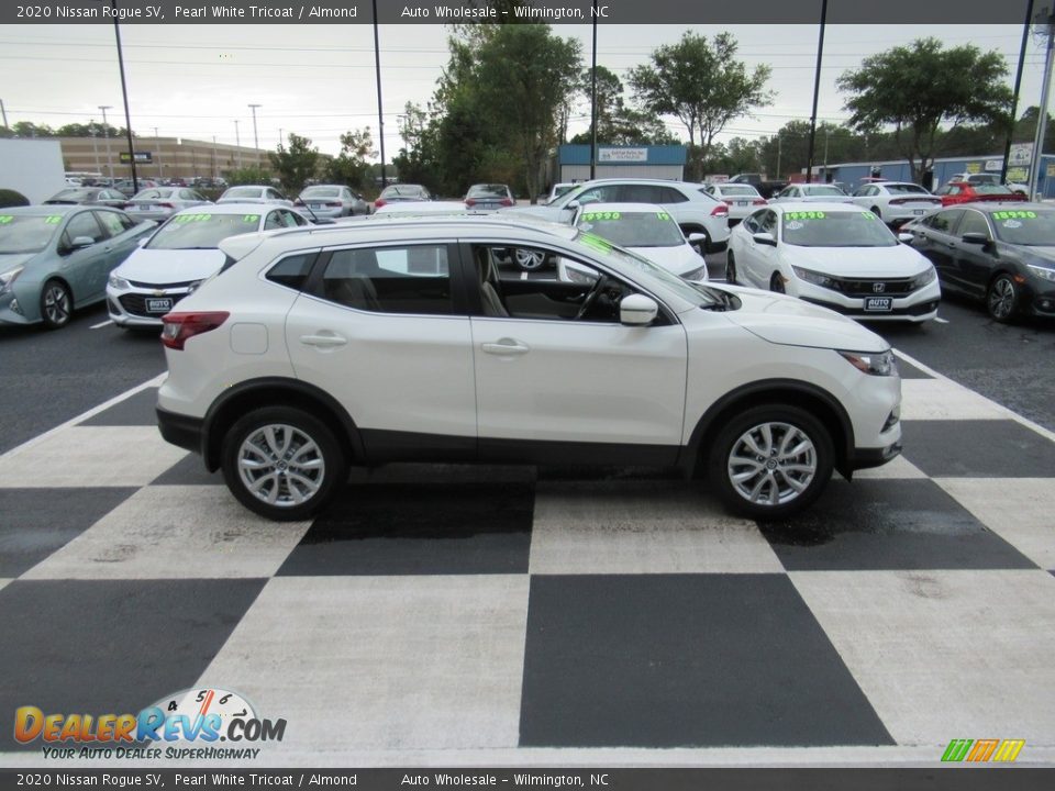 2020 Nissan Rogue SV Pearl White Tricoat / Almond Photo #3