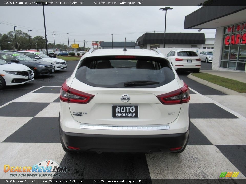 2020 Nissan Rogue SV Pearl White Tricoat / Almond Photo #4