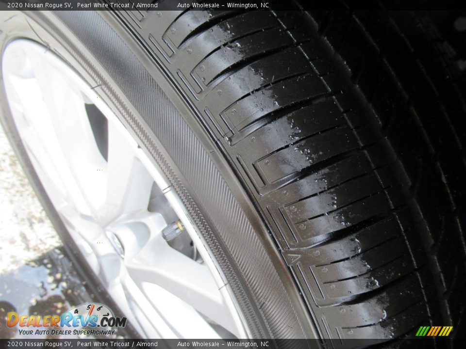 2020 Nissan Rogue SV Pearl White Tricoat / Almond Photo #8
