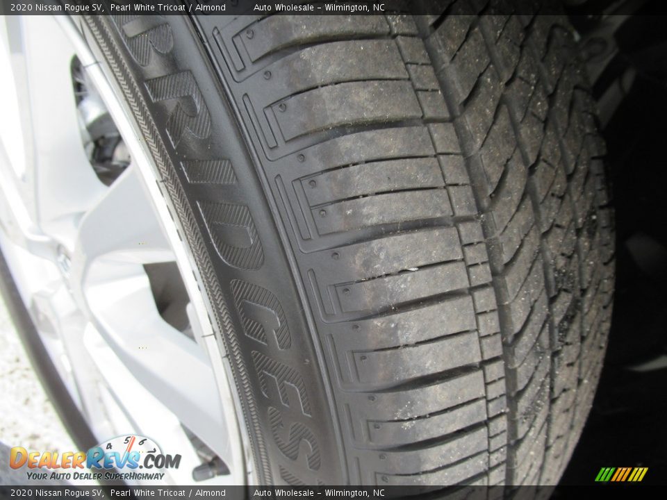 2020 Nissan Rogue SV Pearl White Tricoat / Almond Photo #9