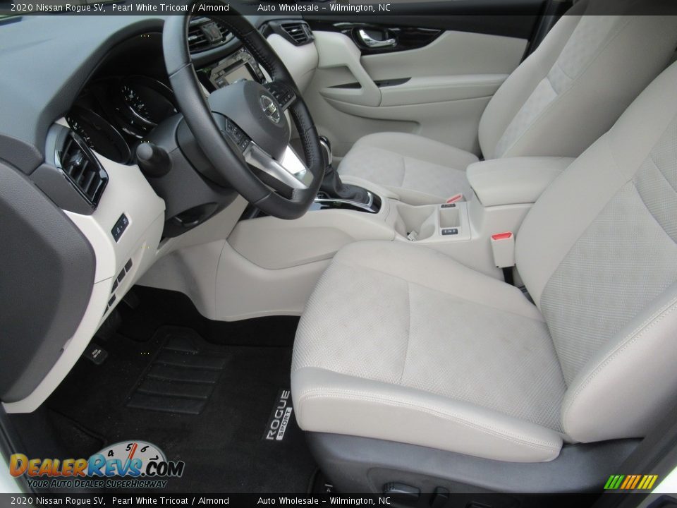 2020 Nissan Rogue SV Pearl White Tricoat / Almond Photo #11