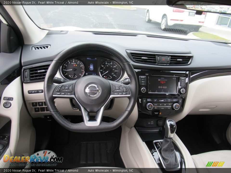 2020 Nissan Rogue SV Pearl White Tricoat / Almond Photo #15
