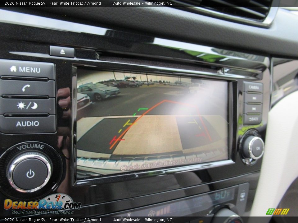 2020 Nissan Rogue SV Pearl White Tricoat / Almond Photo #18