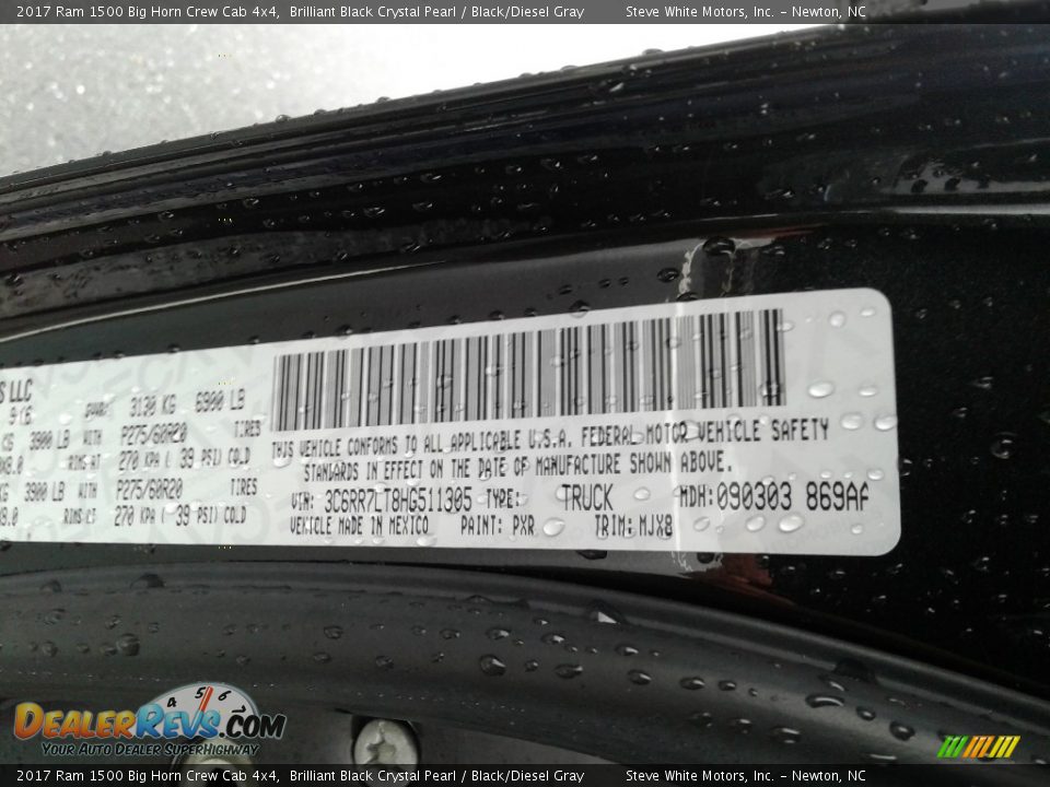 2017 Ram 1500 Big Horn Crew Cab 4x4 Brilliant Black Crystal Pearl / Black/Diesel Gray Photo #32