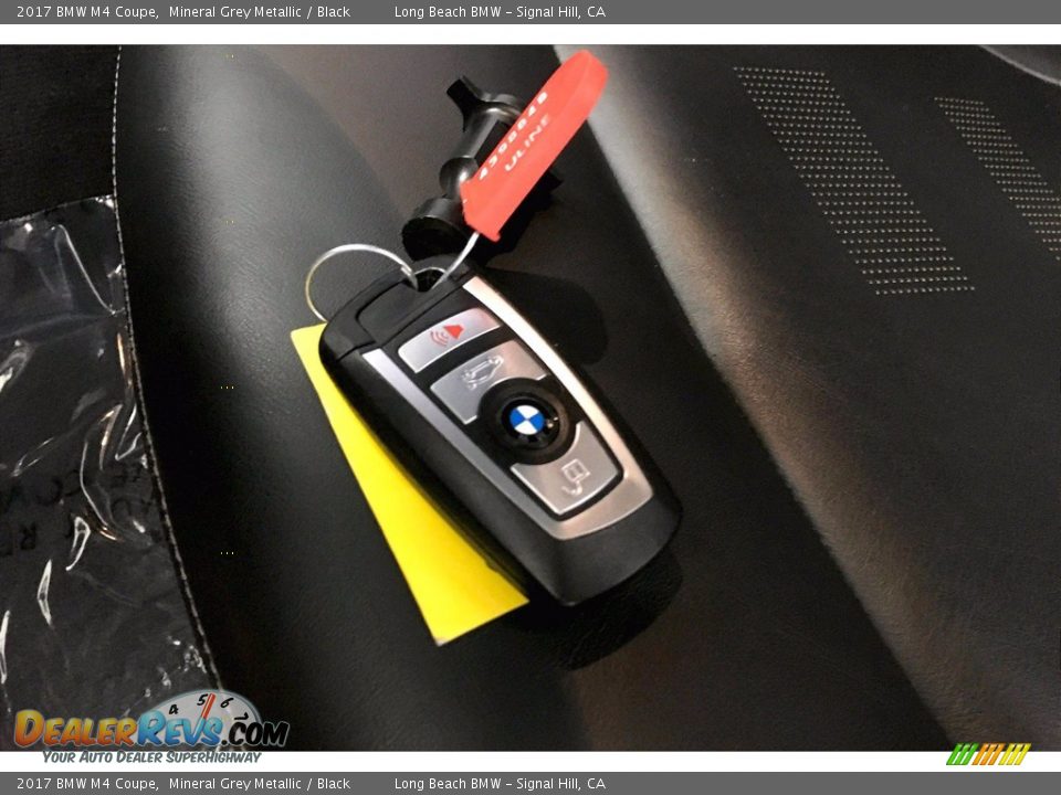 Keys of 2017 BMW M4 Coupe Photo #11