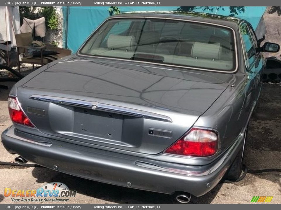 2002 Jaguar XJ XJ8 Platinum Metallic / Ivory Photo #2