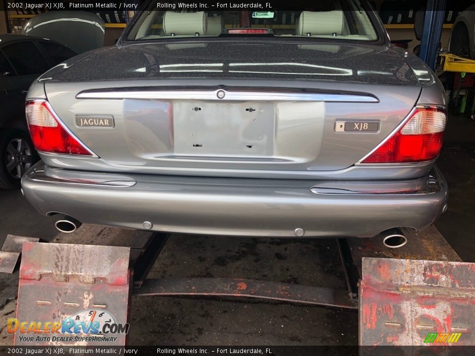 2002 Jaguar XJ XJ8 Platinum Metallic / Ivory Photo #3