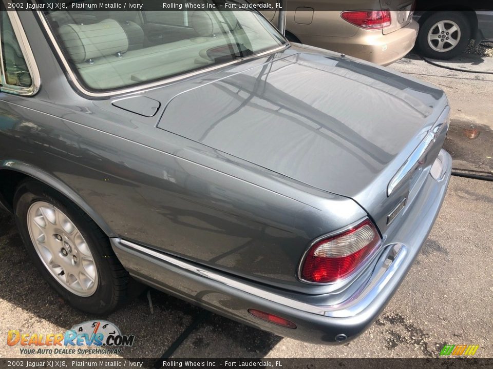2002 Jaguar XJ XJ8 Platinum Metallic / Ivory Photo #4
