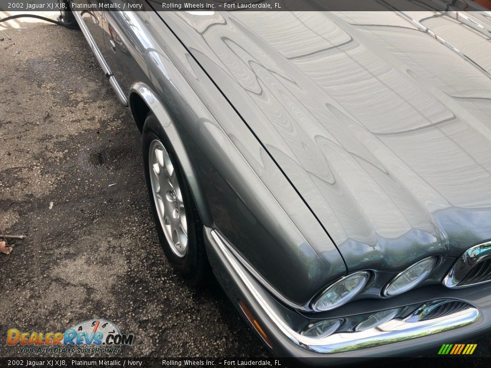 2002 Jaguar XJ XJ8 Platinum Metallic / Ivory Photo #5
