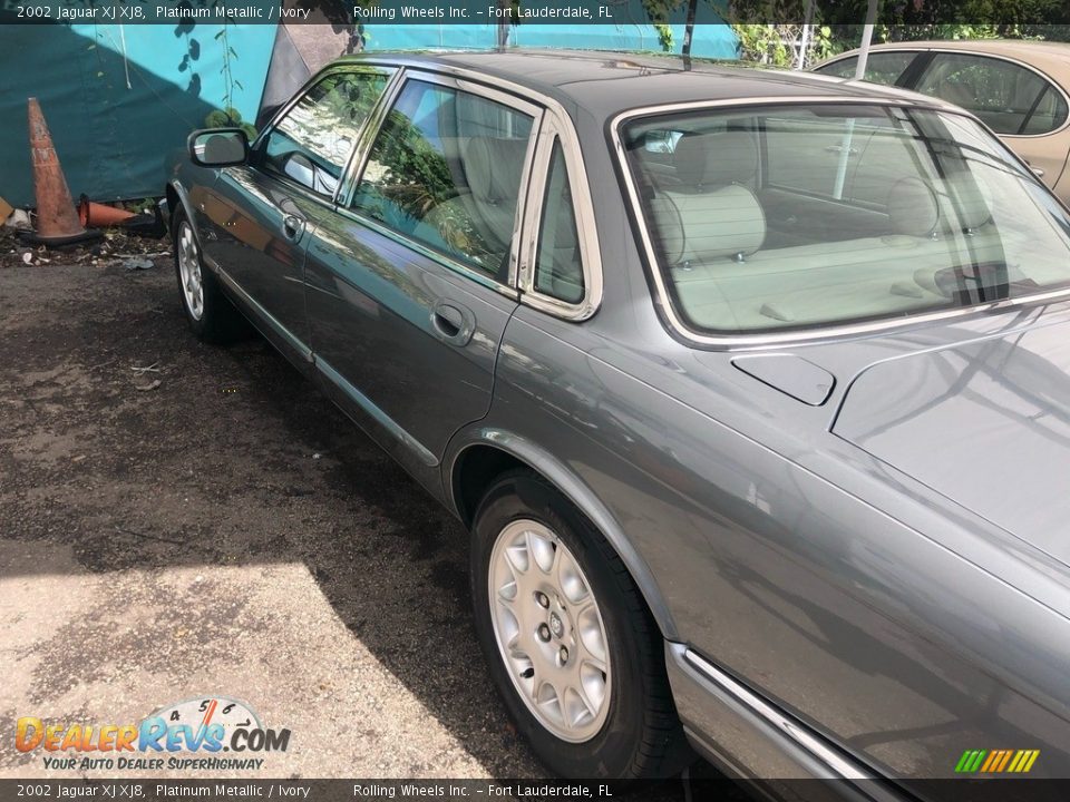 2002 Jaguar XJ XJ8 Platinum Metallic / Ivory Photo #9
