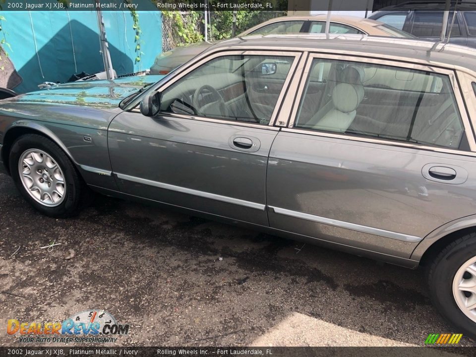 2002 Jaguar XJ XJ8 Platinum Metallic / Ivory Photo #10