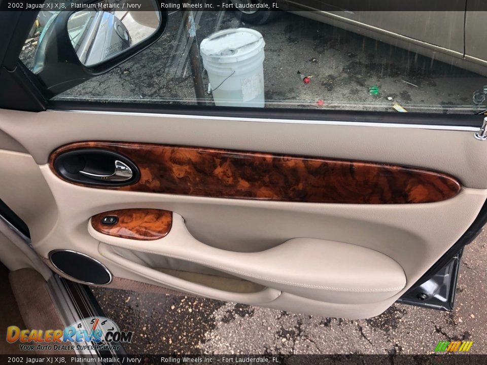 2002 Jaguar XJ XJ8 Platinum Metallic / Ivory Photo #13