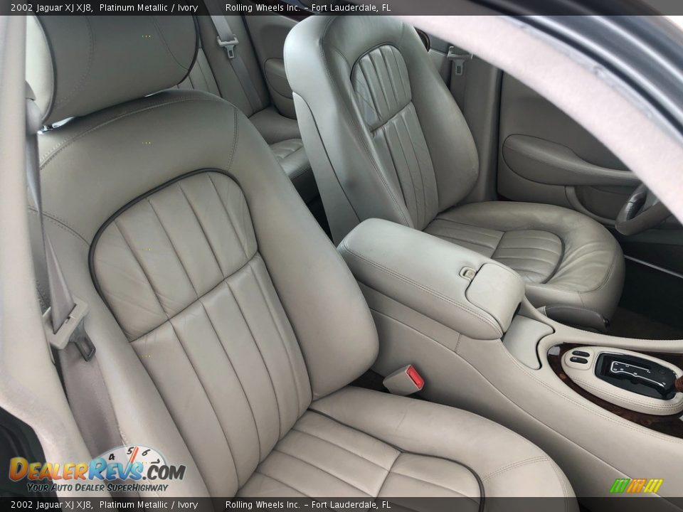 2002 Jaguar XJ XJ8 Platinum Metallic / Ivory Photo #15
