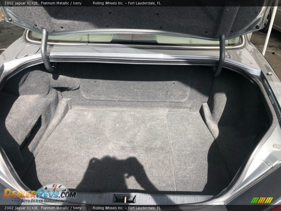 2002 Jaguar XJ XJ8 Platinum Metallic / Ivory Photo #18