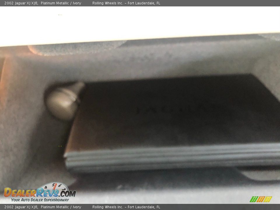 2002 Jaguar XJ XJ8 Platinum Metallic / Ivory Photo #20