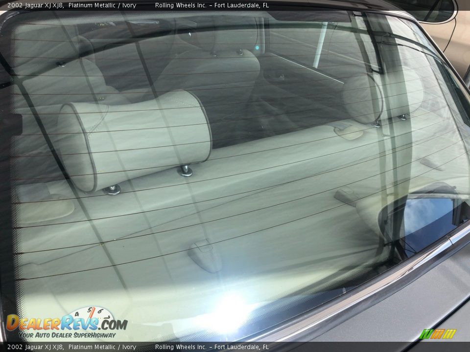 2002 Jaguar XJ XJ8 Platinum Metallic / Ivory Photo #21