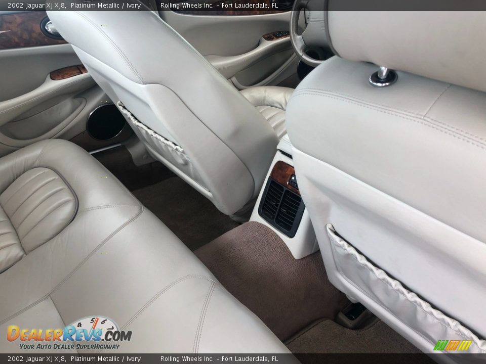2002 Jaguar XJ XJ8 Platinum Metallic / Ivory Photo #22