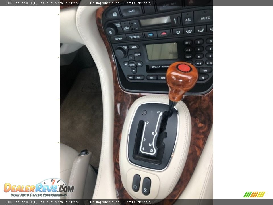 2002 Jaguar XJ XJ8 Platinum Metallic / Ivory Photo #25