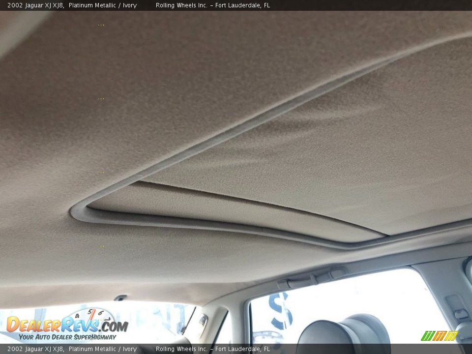 2002 Jaguar XJ XJ8 Platinum Metallic / Ivory Photo #28