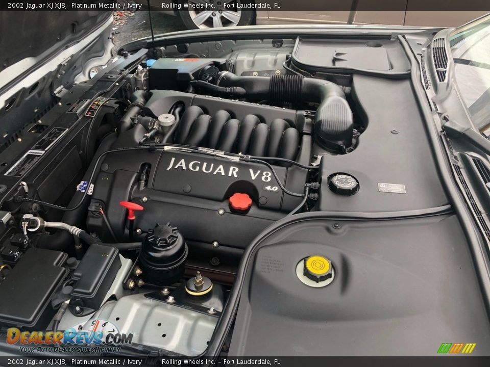 2002 Jaguar XJ XJ8 Platinum Metallic / Ivory Photo #30