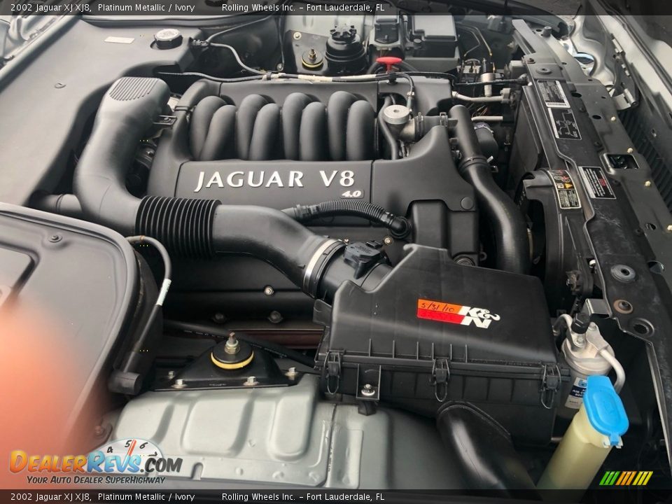 2002 Jaguar XJ XJ8 Platinum Metallic / Ivory Photo #32