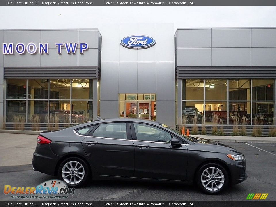 2019 Ford Fusion SE Magnetic / Medium Light Stone Photo #1