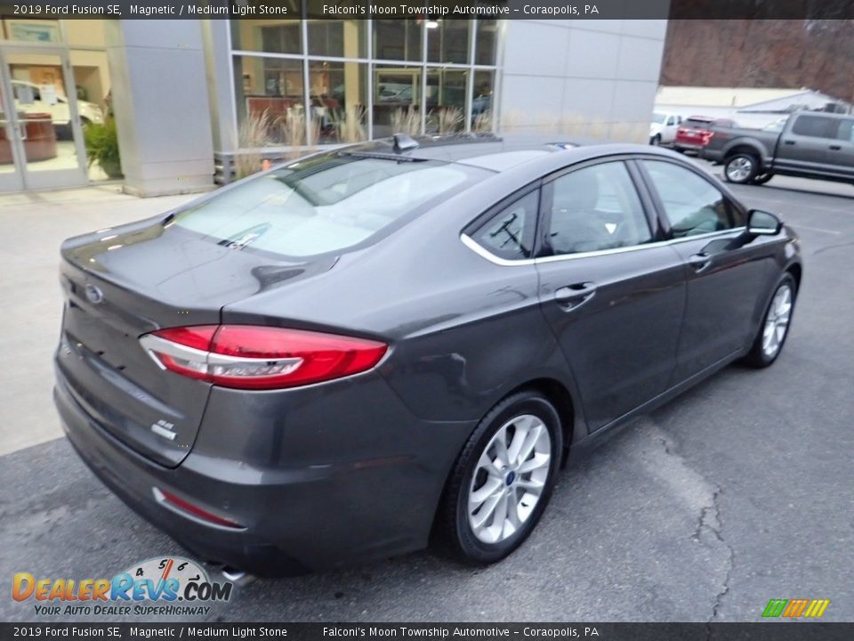 2019 Ford Fusion SE Magnetic / Medium Light Stone Photo #2